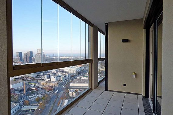 Helio-Tower Wohnung Balkon Aussicht
